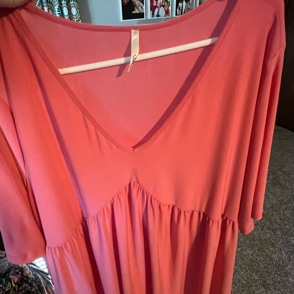 Cute summer top in a coral color.